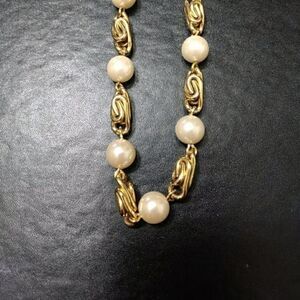 Vintage Marvella Faux pearl gold tone necklace 24"